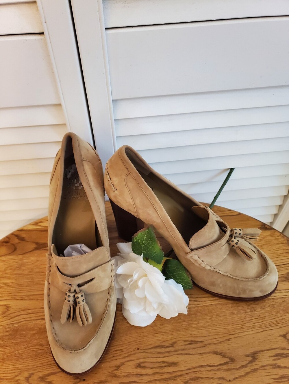 Vince Camuto Cefinlyn Tan Suede Leather Heeled Penny Loafers Tassels, Size 9.5 M